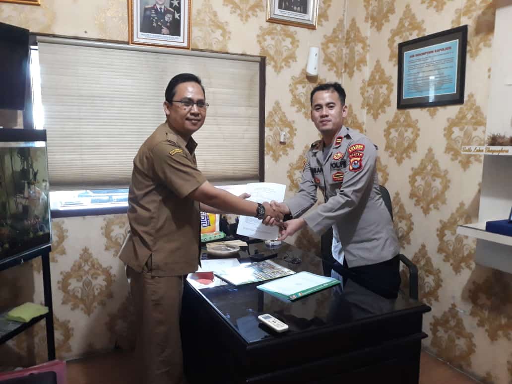 Penandatanganan MOU Kerja Sama Bidang Keamanan MTsN 5 Serang dan Polsek Puloampel